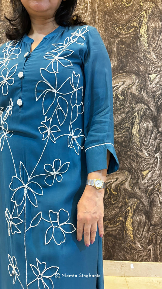 Zoya Kurti