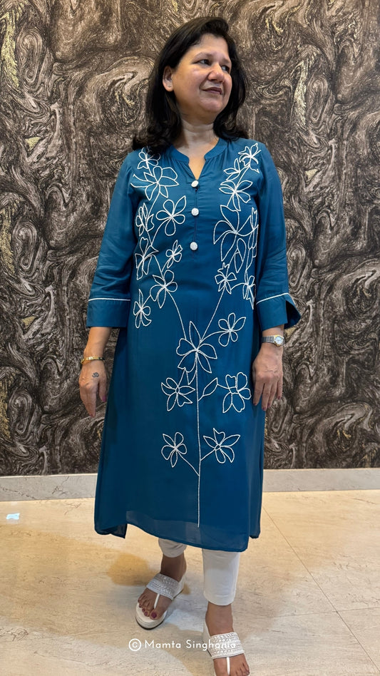 Zoya Kurti