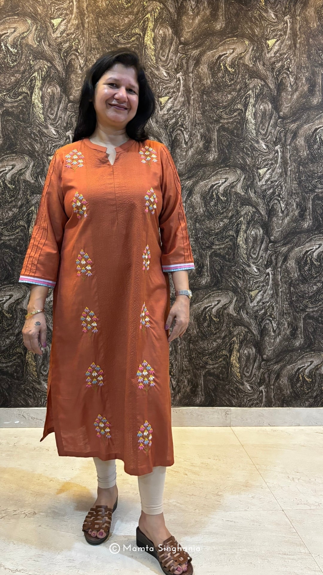 Inaya Kurti