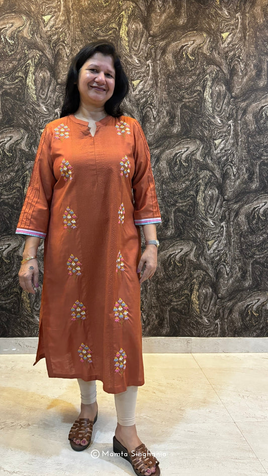 Inaya Kurti