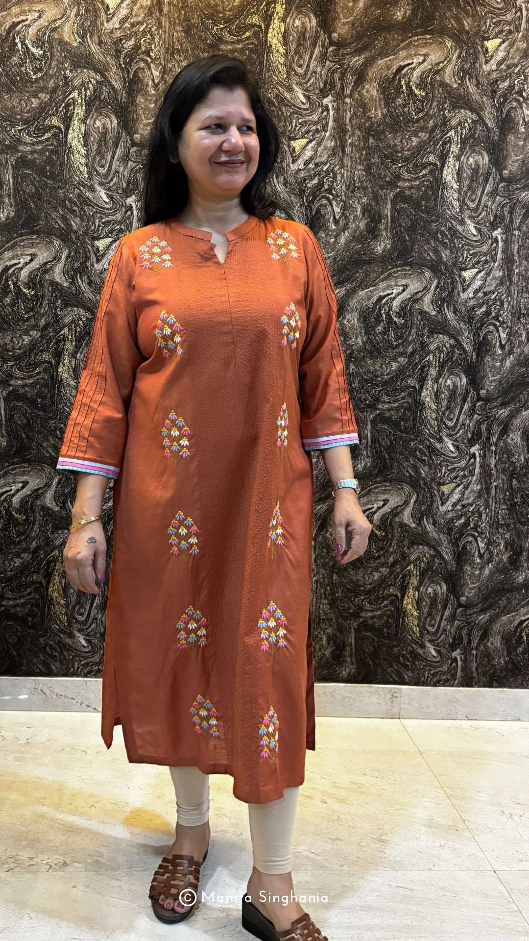 Inaya Kurti
